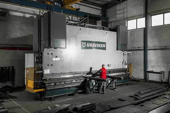 1_Ursviken-Optima_CNC-ohraňovací-lis